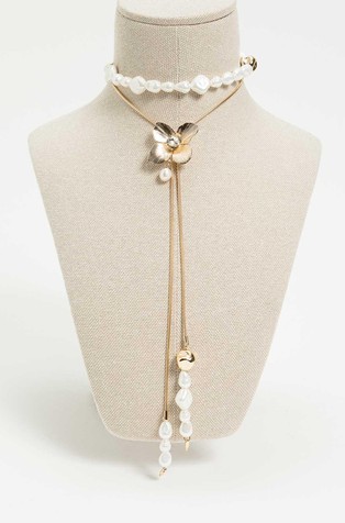 Choker necklace with pearls and flower