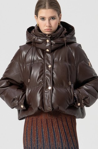 Kratka prešita bunda iz umetnega usnja s kapuco