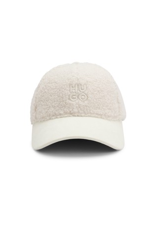 Kosmatena kapa s šiltom in vezenim logotipom