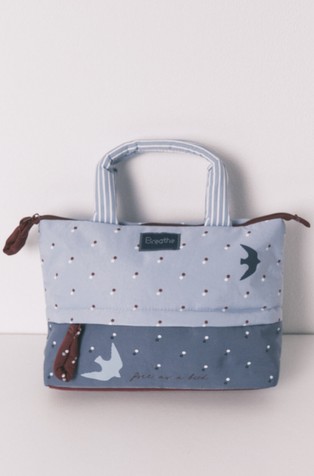 Večja kozmetična torbica s potiskom