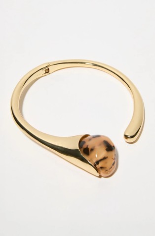 Metal and resin choker
