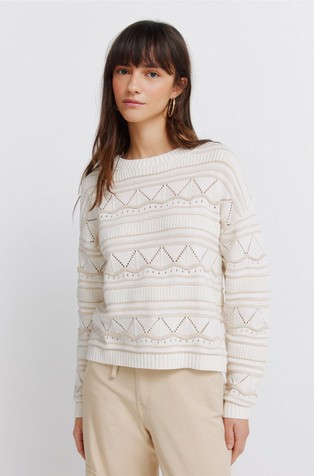 Pleten pulover z luknjičastim vzorcem