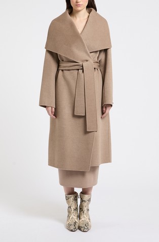 Virgin wool coat with belt