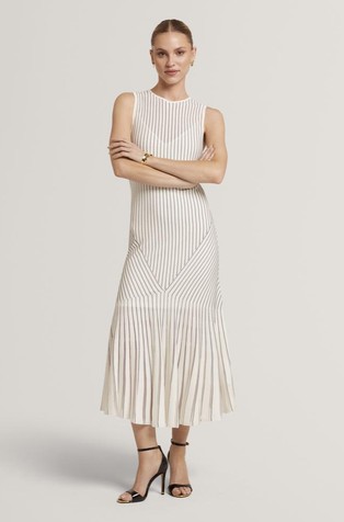 Dolga pletena obleka s prosojnim vzorcem