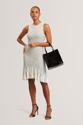 Kratka pletena obleka s prosojnim vzorcem