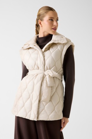 Sleeveless puffer Jacket with belt