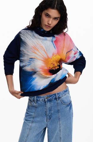 Pulover z natisnjenim velikim cvetom