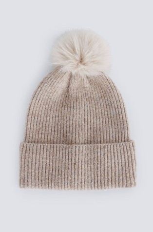 Pletena kapa s cofom