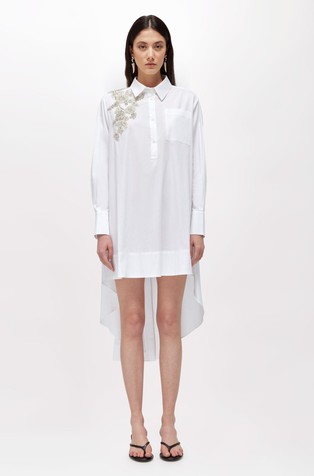 Mini obleka iz poplina z vezenino iz okrasnih kamenčkov