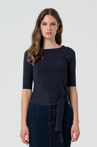 Short sleeved sweater with self-ties