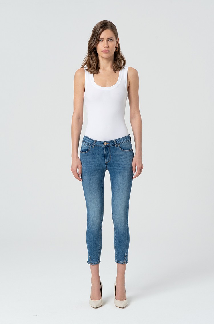 FRACOMINA Slim fit cropped jeans hlače s push-up učinkom Modra - Blue 
