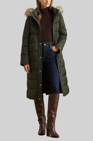 Prešita puhovka s kapuco in obrobo iz umetnega krzna