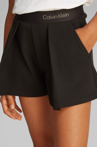 CALVIN KLEIN Relaxed fit kratke hlače iz viskozne mešanice z gubami Črna - Black 3