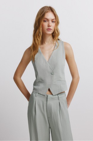 Asymmetric gilet