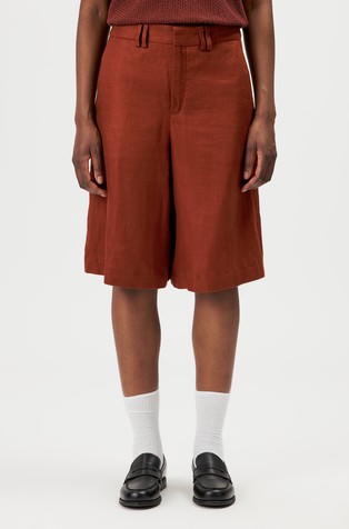 Relaxed fit Bermuda shorts in pure linen