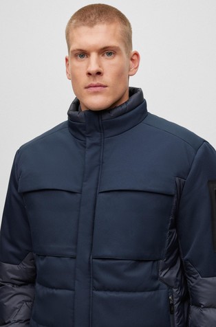 HUGO BOSS Puhovka iz kombinacije tkanin z logo žepom na rokavu Modra - Dark Blue 4