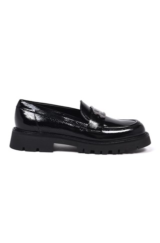 Loafer čevlji iz lakastega usnja