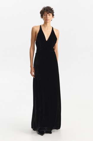 Dolga obleka iz velurja z odprtim hrbtom