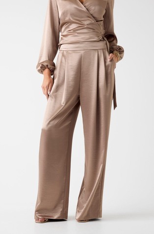 Satenaste hlače s širokimi hlačnicami