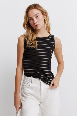 Cotton sleeveless fitted round neck top