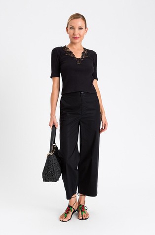 Rebrasta majica s kratkimi rokavi in čipko