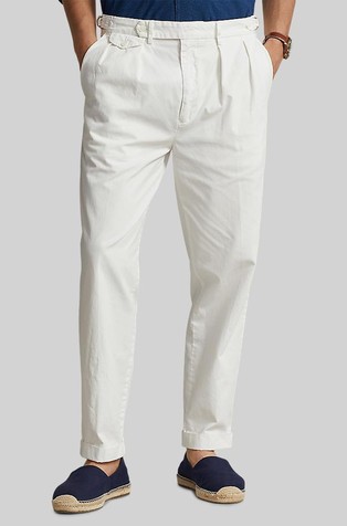 Slim tapered fit hlače iz bombažnega kepra z gubami