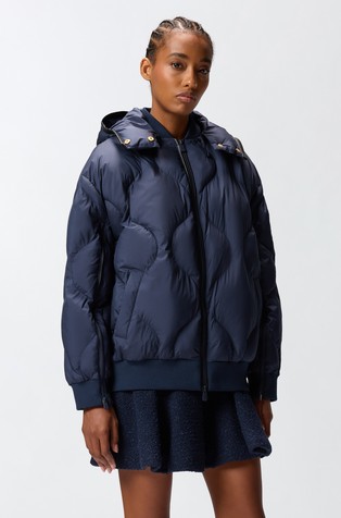 Prešita bunda z odstranljivo kapuco