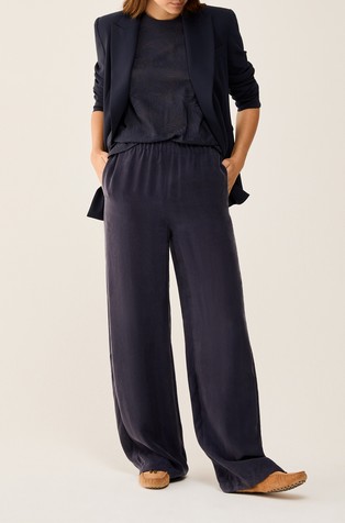 Flowing fabric wide-leg trousers