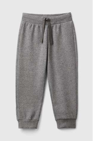 Trenirka z zatezno vrvico in flisirano notranjostjo