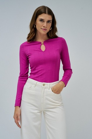 Ribbed knit sweater with cut-out