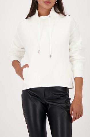 Pulover iz viskozne mešanice s pletenimi rokavi