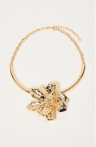 Flower pendant choker