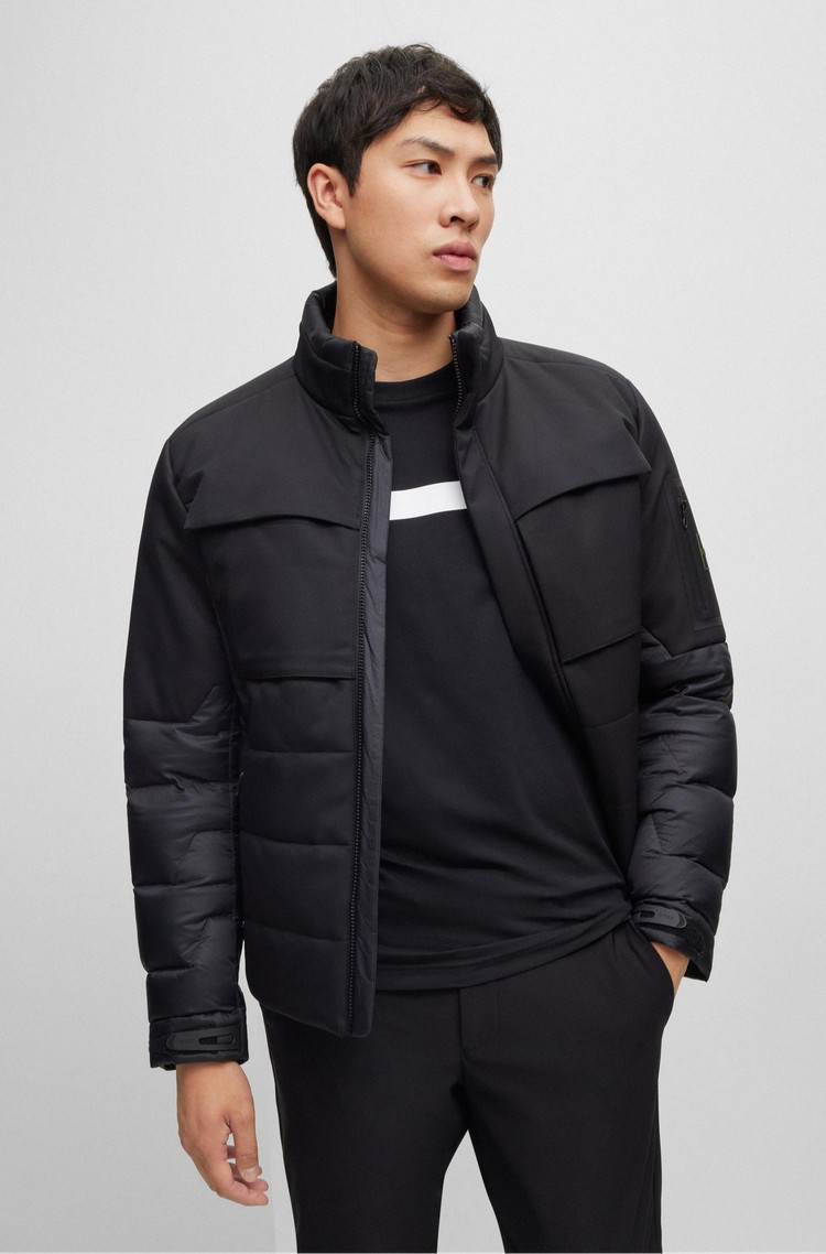 HUGO BOSS Puhovka iz kombinacije tkanin z logo žepom na rokavu Črna - Black 