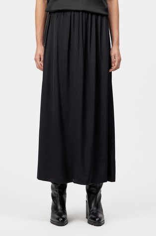 Long skirt in satin