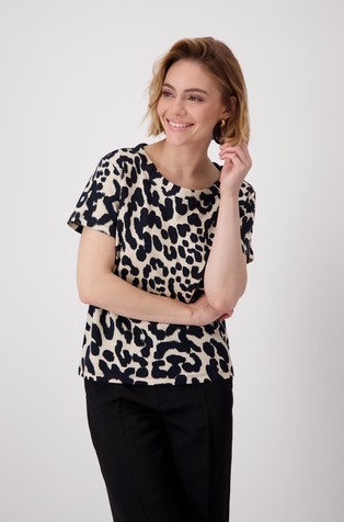 T-shirt with leopard pattern