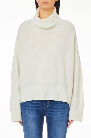 Wide fit wool sweater with turtle neck
