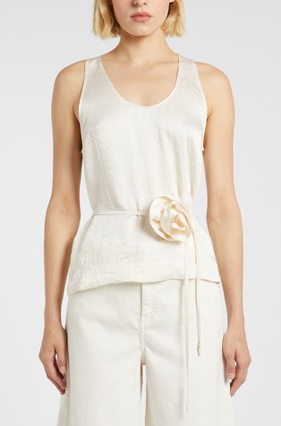 Monochrome top with matching flower