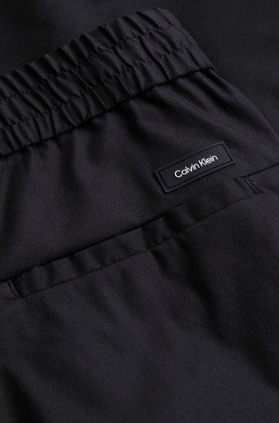 CALVIN KLEIN Tech tapered fit hlače iz raztegljive bombažne mešanice Črna - Black 3