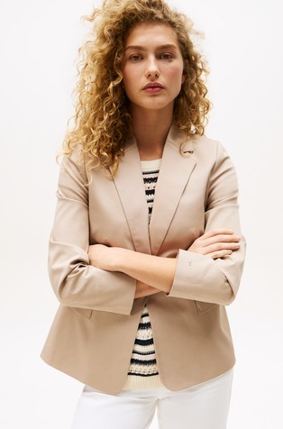 Slim fit suknjič z enorednim zapenjanjem