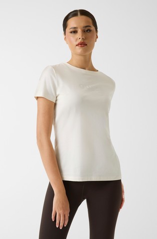 Majica z logotipom iz okrasnih kamenčkov