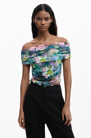 Majica z odkritimi rameni in cvetličnim vzorcem
