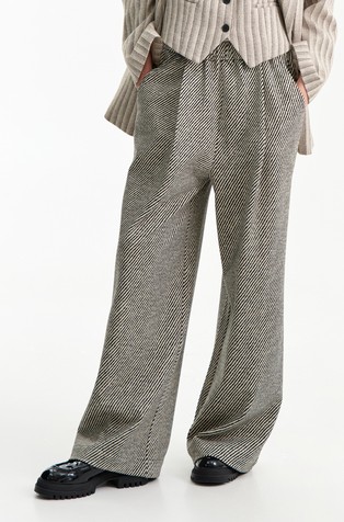 Široke hlače s črtastim vzorcem