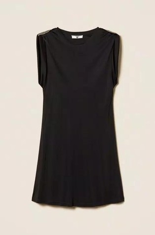 Kratka obleka z našitimi bleščicami