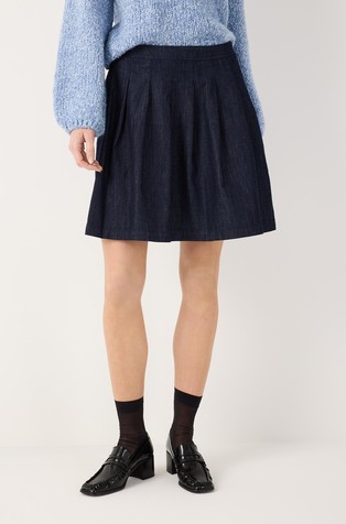 Short denim pleated skirt