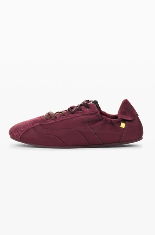 Sneakers in leather and synthetics