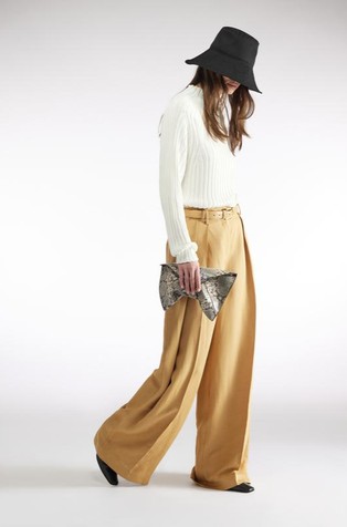 Relaxed fit trousers in viscose and linen