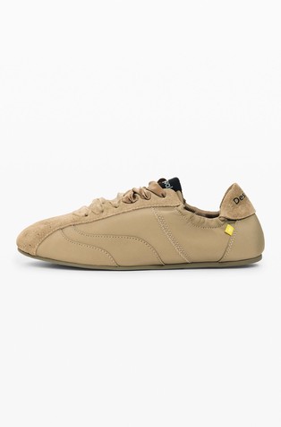 Sneakers in leather and synthetics