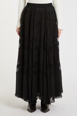 Dolgo krilo s čipkastimi vstavki