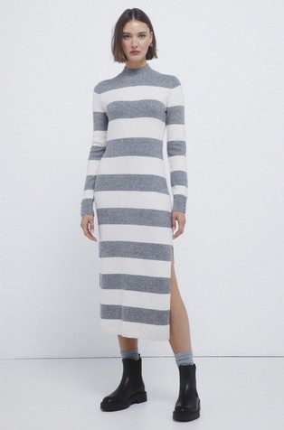Pletena midi obleka s črtastim vzorcem