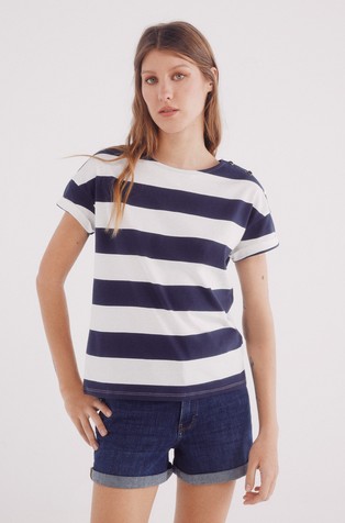 Turn-up sleeve T-shirt with shoulder buttons